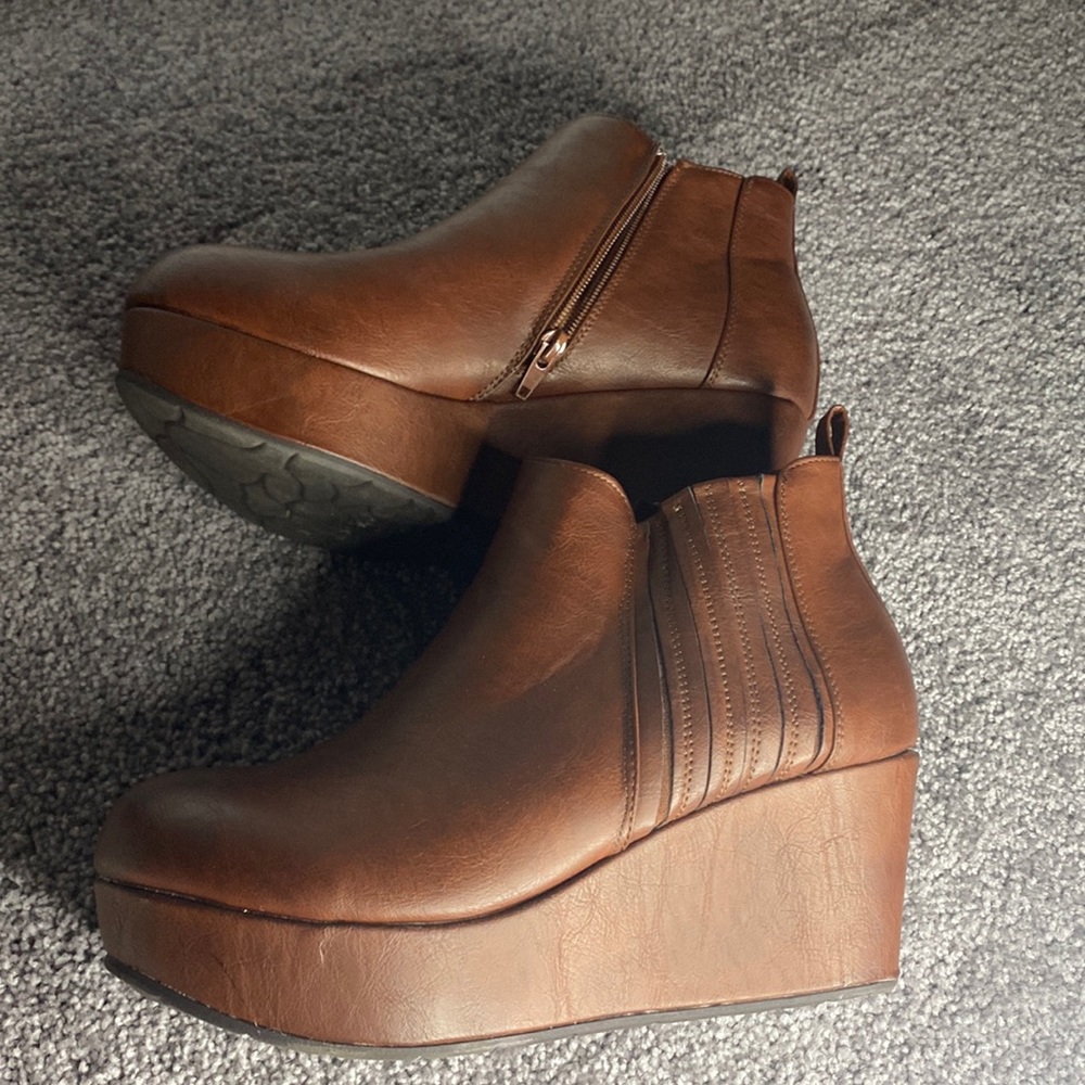 Pierre Dumas women’s size 9 ankle boots